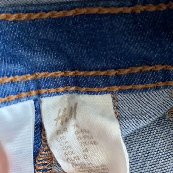 Baby girl denim H&M overalls with Janie and Jack ruffle collar shirt - Picture 2 of 3